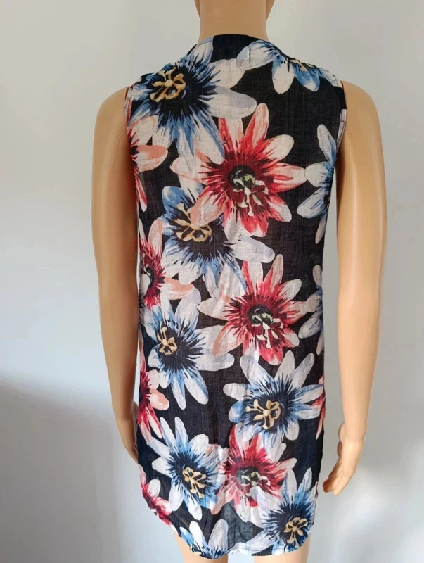 blusa túnica Molly Bracken con flores sin mangas – Talla M – Azul marino multicolor – photo 4
